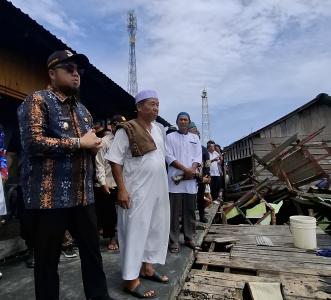 Duka Muara Adang, Wabup Pastikan Logistik dan Keperluan Sekolah Terpenuhi 