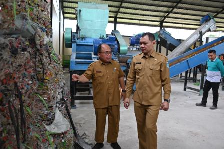 Kerja Nyata Bupati Fahmi , Sulap Sampah Jadi Cuan