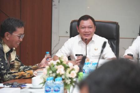 Adi Maulana: Transportasi Orang dan Barang 100 Persen melalui Jalan Darat