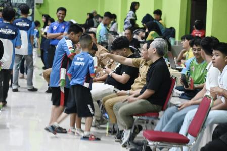 Kedatangan Bupati Curi Perhatian Para Atlet Kejurprov Tenis Meja