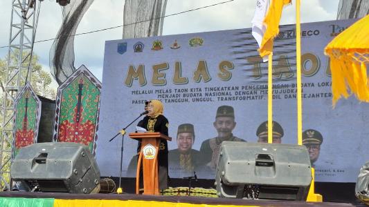 Lestarikan Bahasa Paser, Bupati Titip Pesan Dalam Kegiatan Melas Taon