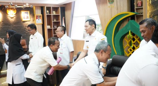 Bupati Halal Bihalal Dengan Ratusan ASN, Hari Pertama Masuk Kerja