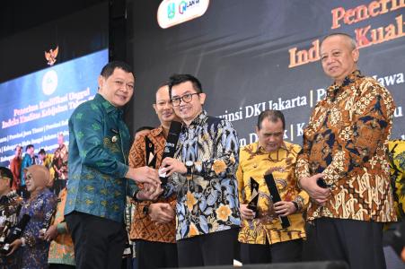 Bupati Fahmi Terima Penghargaan Tertinggi IKK Tahun 2025
