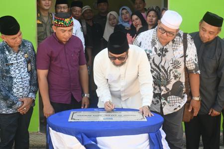 Wabup Resmikan Mesjid Al Falaq di Desa Riwang, Dorong Penguatan Keagamaan dan Pembangunan Desa
