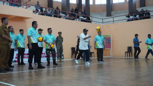 Wabup Buka Pertandingan Voli, Tekankan Sportivitas dan Jaring Atlet Muda
