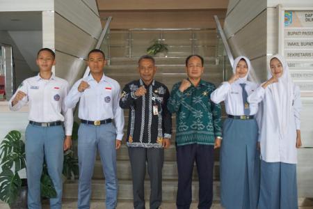 Sekda Lepas Calon Paskibraka Dari Paser Yang Terpilih Tingkat Provinsi