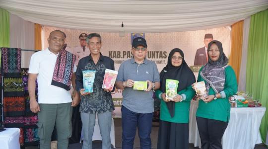 Kunjungi Stand Paser Pada MTQ KE-45 Kaltim, Asisten Pemkes Daat Pengalaman Baru Untuk Mengembangkan Sektor UMKM
